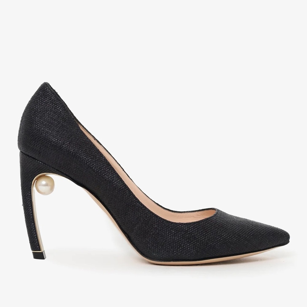 NWT Nicholas Kirkwood Black Pointed Toe Pearl Detail Heels with size flaw Left